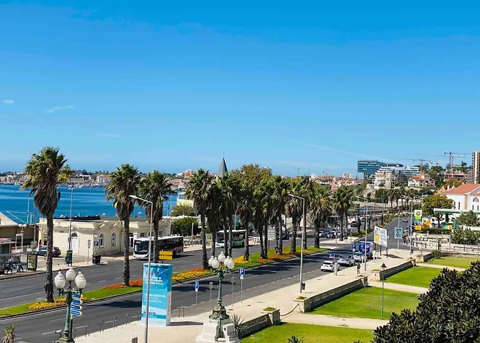 Sea View 2 Mins Walk To Beach And Estoril Casino