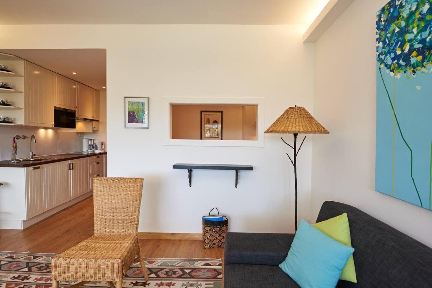 Apartment Sea View 2 Mins Walk To And Casino Estoril