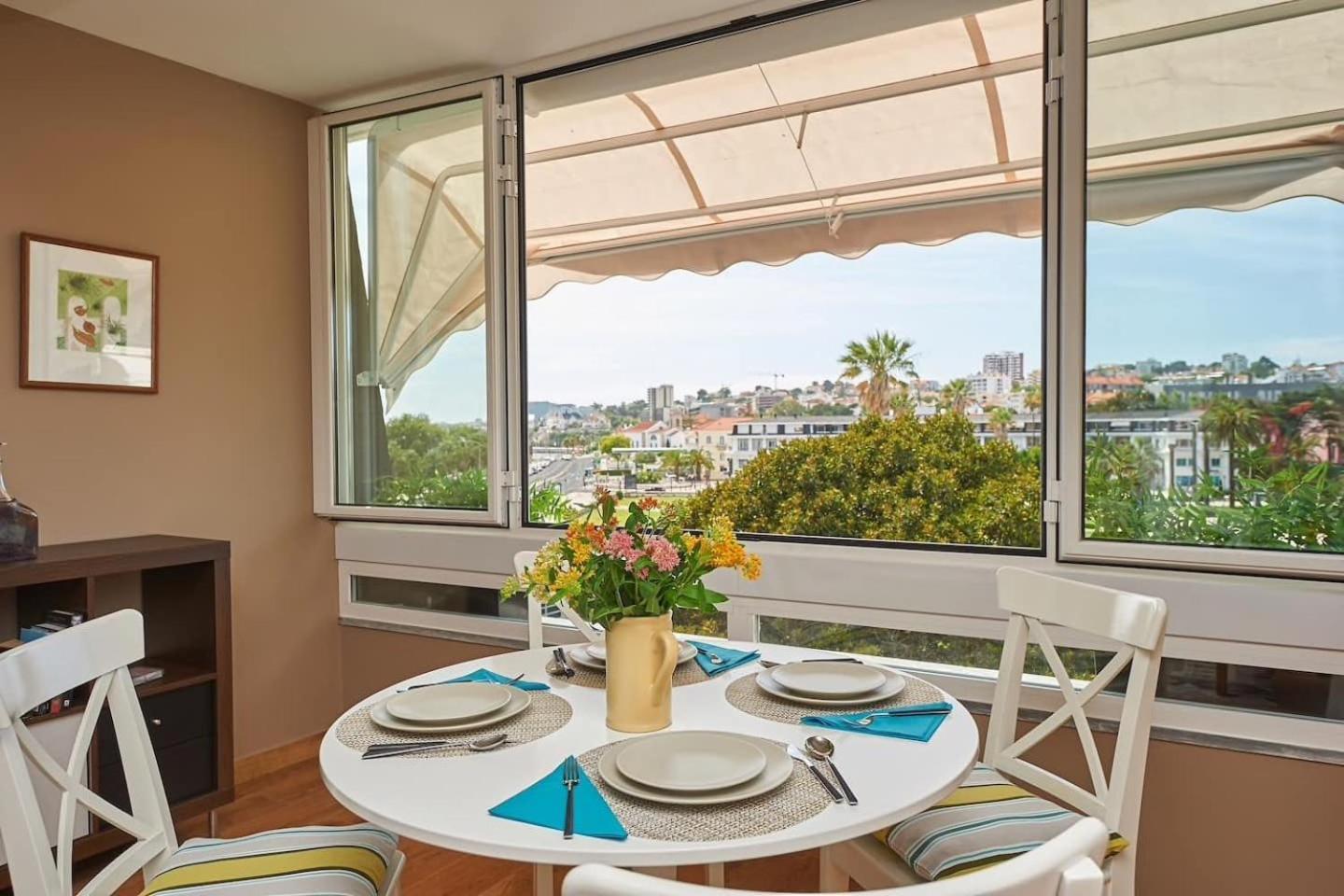 Sea View 2 Mins Walk To And Casino Estoril