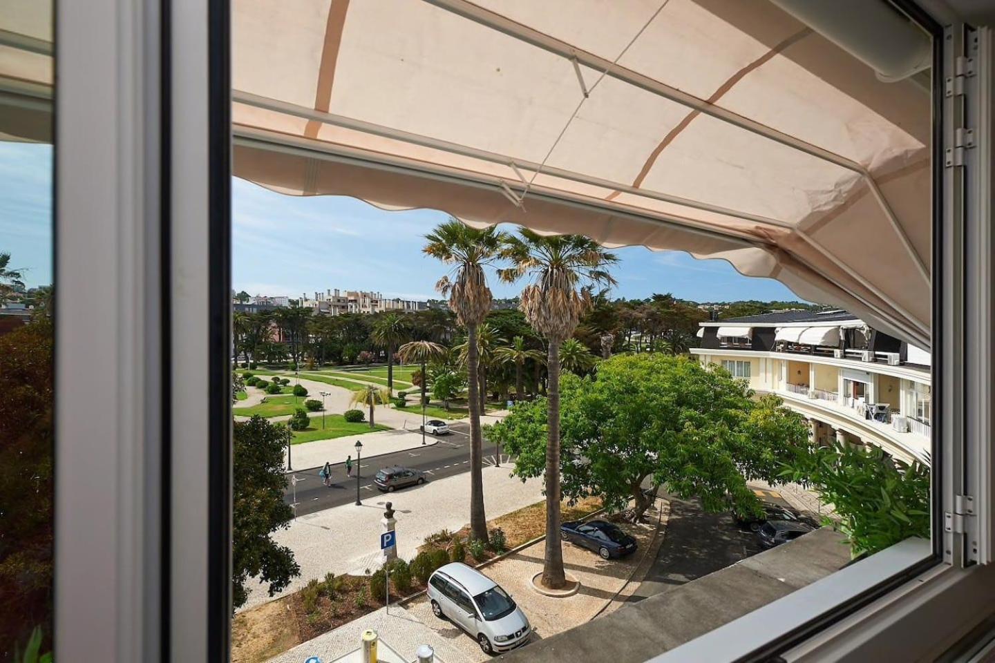 Apartment Sea View 2 Mins Walk To And Casino