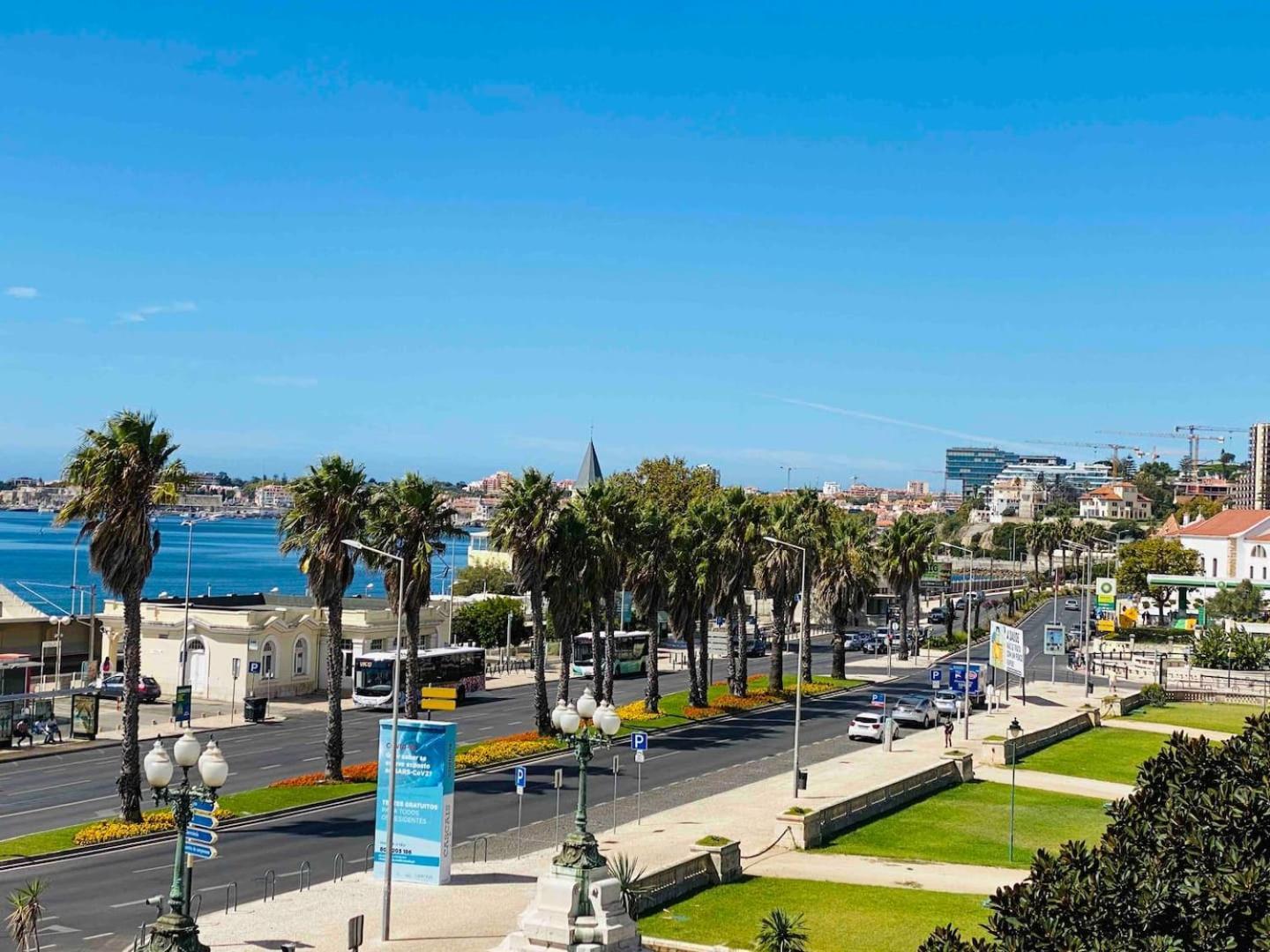 Sea View 2 Mins Walk To And Casino Apartment Estoril